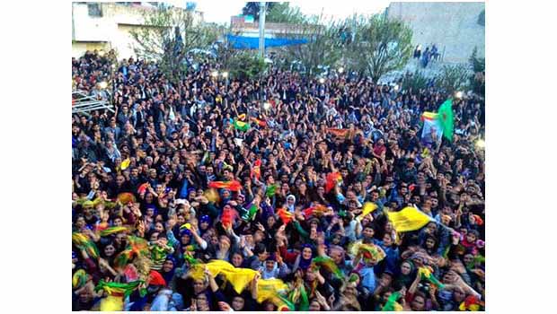 Viranşehir'de Halk kutlamalara başladı