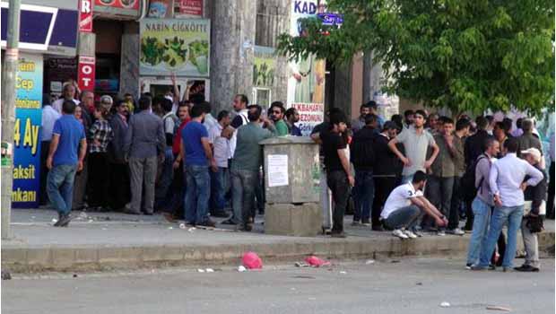  Bingöl'de Alperenler BDP binasına saldırdı: 1 polis yaralı