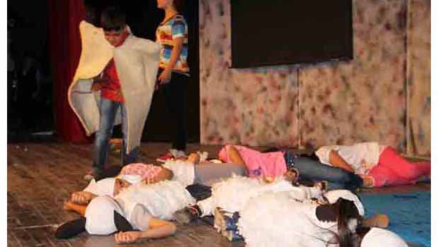 Amed'de Çocuklar Tiyatro Oyunlarını Sergiledi