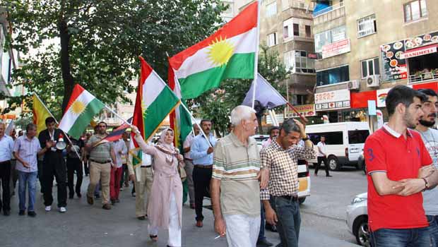 Diyarbakır'da Peşmergeye destek yürüyüşü