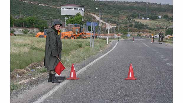Diyarbakır-Bingöl karayolu yeniden kapatıldı