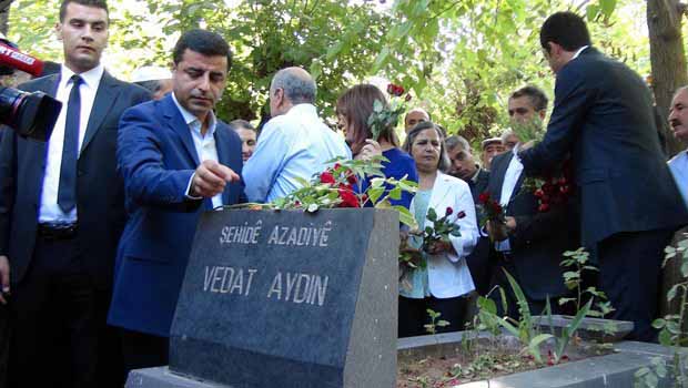Demirtaş, Vedat Aydın'ın Mezarını Ziyaret Etti