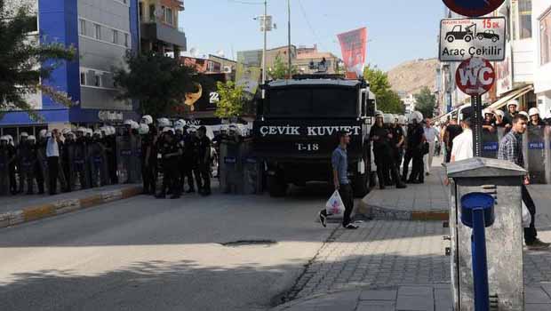 Van'da Erdoğan protestosuna polis müdahalesi