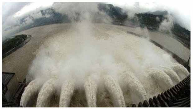 Siirt’te Alkumru Barajı’nın kapakları açıldı 25 kişi sulara kapıldı.