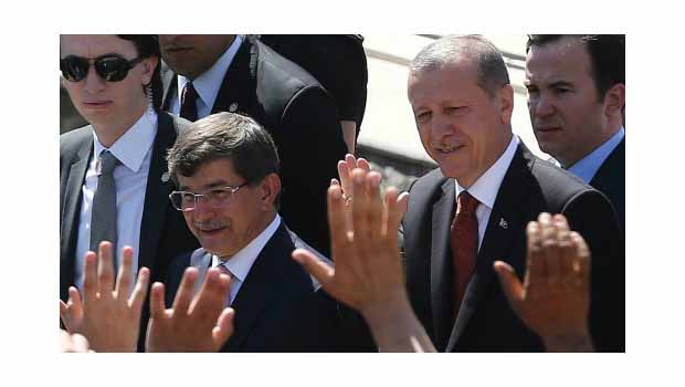  FT: Davutoğlu, Erdoğan'ın gölgesinde olacak