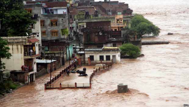 Hindistan ve Pakistan'da Siddetli Yağış