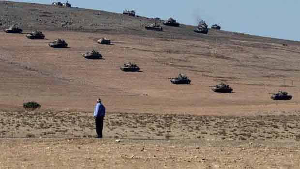 Kobanê'de çatışma şiddetlendi, sınıra tanklar yerleştirildi