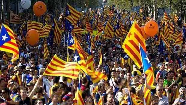 Katalan yönetimi bağımsızlık referandumundan vazgeçti