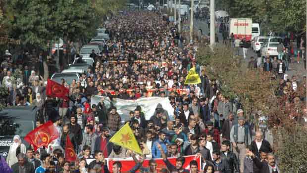Diyarbakır Kobane için yürüdü.