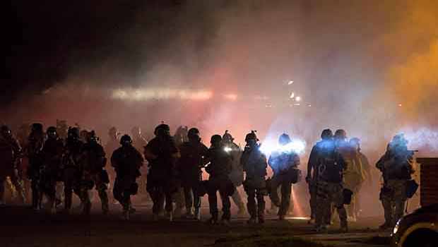  Ferguson'da siyahi genci öldüren polis istifa etti