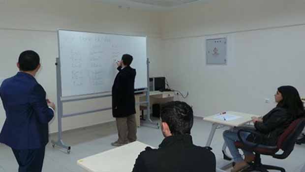 Dicle Üniversitesinde Tıp Öğrencileri Resmi Olarak Kürtçe Öğreniyor