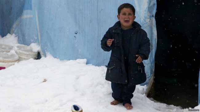 Suriyeli mülteciler kar fırtınasıyla mücadele ediyor