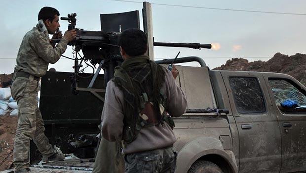 YPG IŞİD'in kalesi Rakka'daki iki tepeyi ele geçirdi