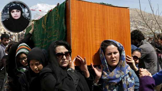 Linç edilen Afgan kadının tabutunu kadınlar taşıdı