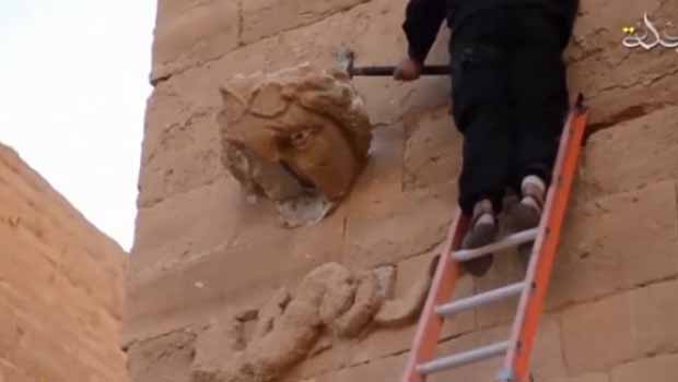 IŞİD, antik kent Hatra'yı yıktığını gösteren video yayınladı