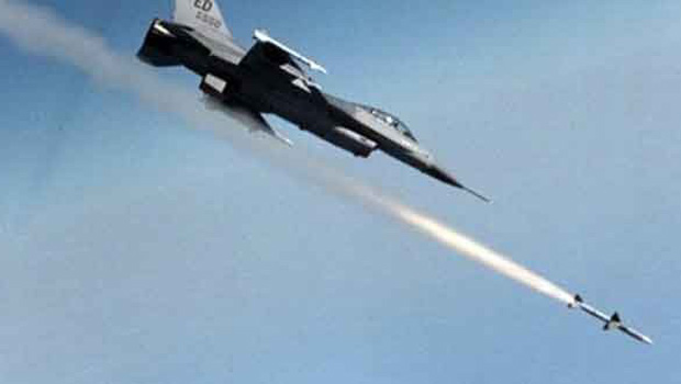 Savaş uçakları Musul yakınlarında 20 IŞİD’liyi öldürdü