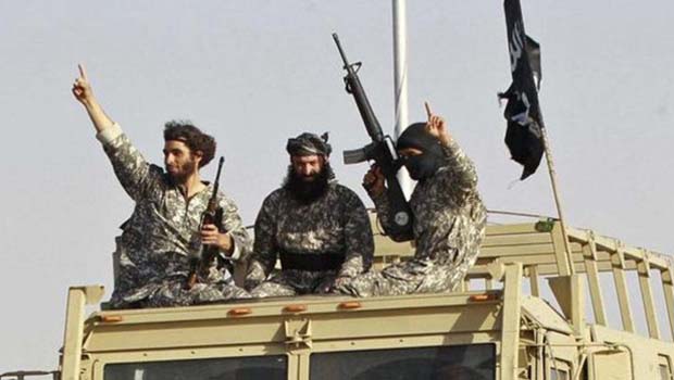 IŞİD Suriye'de T-4 Askeri Havaalanını Kuşattı