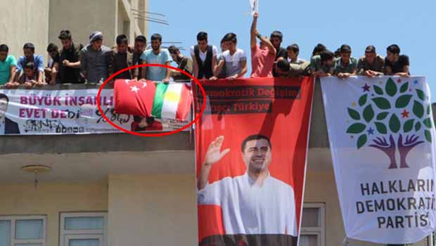 Şırnak'taki HDP kutlamasında Türk Bayrağı açıldı