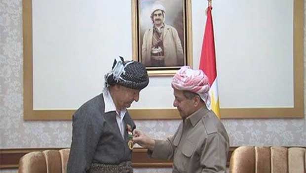 Başkan Barzani’den Komünist Parti liderine madalya