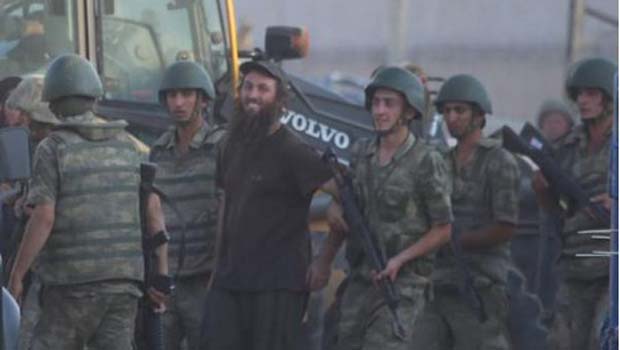 Sınırda IŞİD üyeleri TSK 'ye teslim oldu