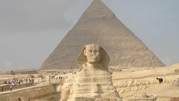 IŞİD gözünü piramitlere dikti