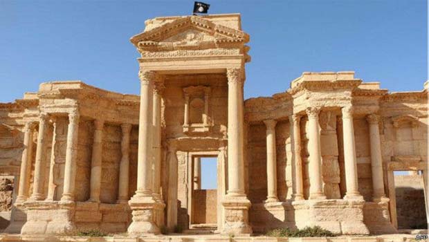 IŞİD Palmyra antik kentindeki tapınağı 'havaya uçurdu'