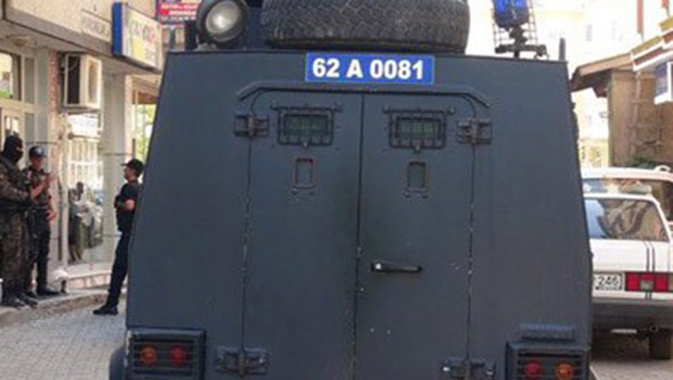 Dersim'de polis zırhlı aracına saldırı