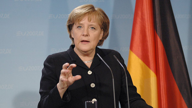 Merkel: Suriye'de savaşın sona ermesi için Esad'la görüşülmeli
