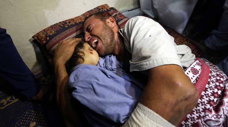 İsrail bombardımanı 2 yaşındaki kız ile hamile annesini öldürdü