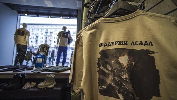 Rusya’da 'Esad’ı Destekle' tişörtleri satışta