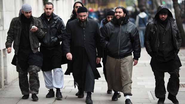 Times: İngiltere'de her beş Müslümandan biri IŞİD'e sempati duyuyor