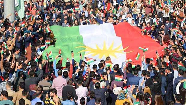 Öğrenciler'den dev Kürdistan Bayraklı eylem