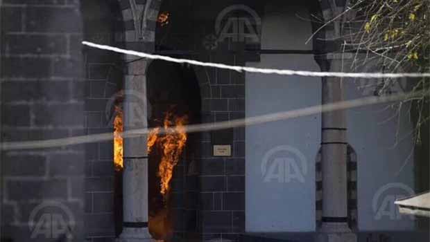 Tarihi Kurşunlu Camii yanıyor