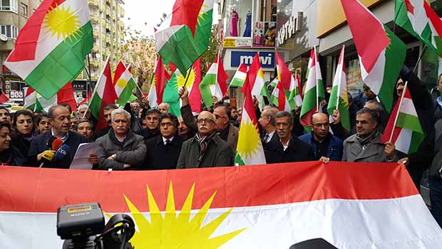 Kürdistani Partiler Diyarbakır’da Kürdistan Bayrağı Günü’nde ‘’Savaşa Hayır’’ Dediler