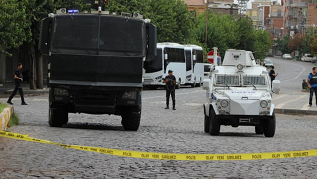 Diyarbakır'da bir çocuk sırtından vuruldu