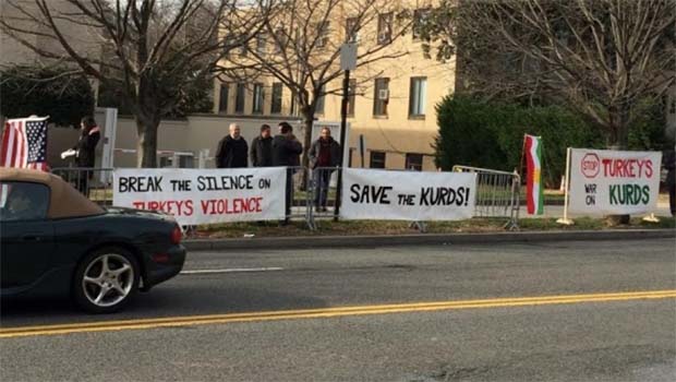 ABD'deki Kürtlerden Türk elçiliği önünde protesto eylemi