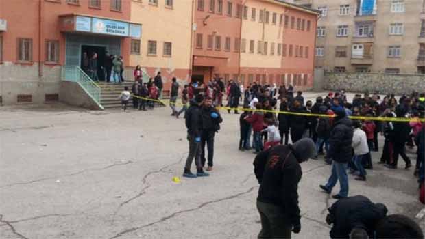 Diyarbakır'da okul bahçesine patlama: 5 çocuk yaralı