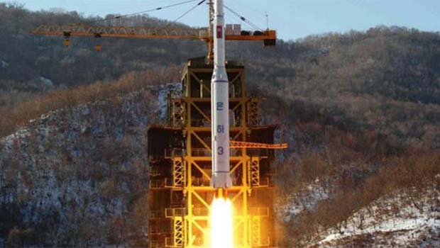 Uzun menzilli roketle uzaya uydu gönderen Kuzey Kore'ye tepki