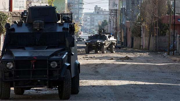 Cizre’de bir asker ve bir polis öldürüldü