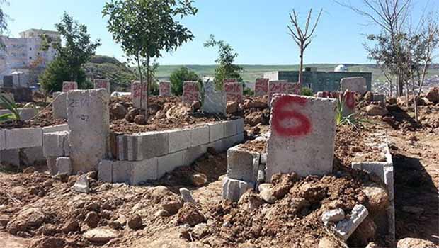Cizre'de isimsiz, numaralı mezar taşları