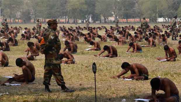 Hindistan’da askeri sınavda kopyaya karşı ilginç önlem