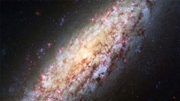 Dünyaya en uzak ve en yaşlı galaksi keşfedildi