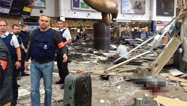 Brüksel Havalimanı'ndaki canlı bombaların kimlikleri açıklandı