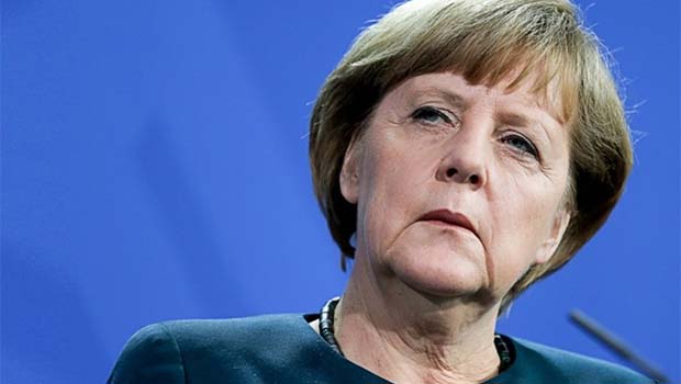 Merkel'i, 2 havaalanını patlatmakla tehdit ettiler