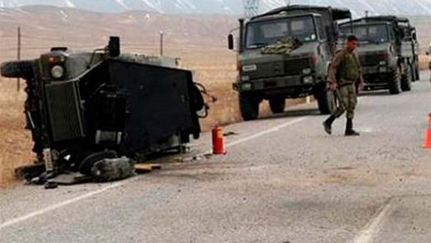 Van'da askeri araç devrildi:13 yaralı