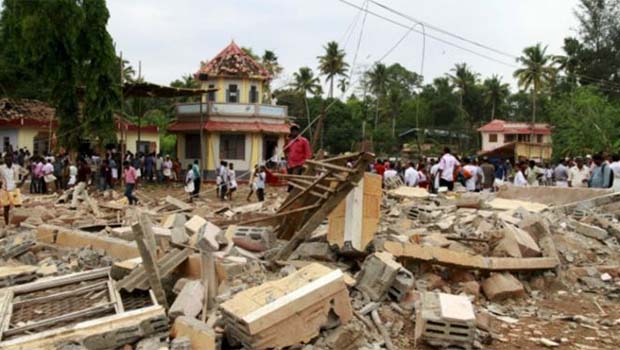 Hindistan'da tapınakta patlama: En az 100 ölü