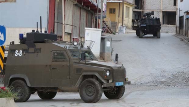 Muş'ta zırhlı polis aracına bombalı saldırı