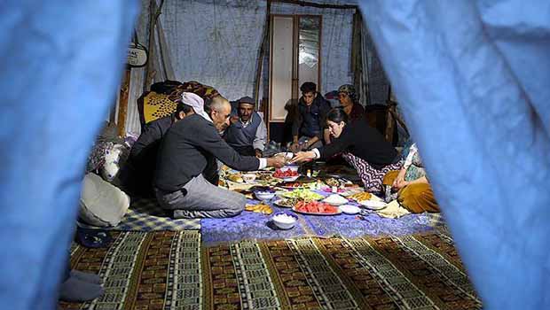 Yüksekova'lılar Ramazan'ı çadırlarda karşıladılar