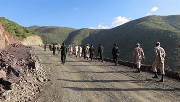 İran, Doğu Kürdistan Peşmergelerine karşı sınıra güç yığıyor