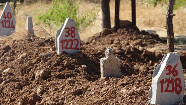 Silopi'de isimsiz, numaralı mezar taşları
